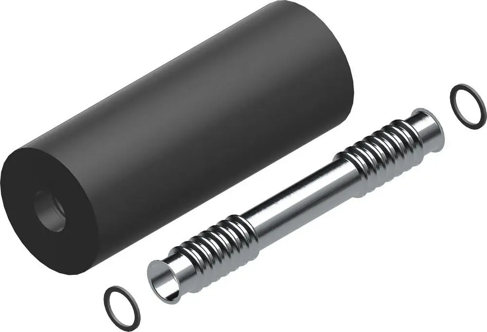 Schwarzes, zylindrisches Teil mit einem glatten Ende und einem metallischen, gewellten Rohrstück daneben, ergänzt durch zwei O-Ringe. Produkt von Bosch.